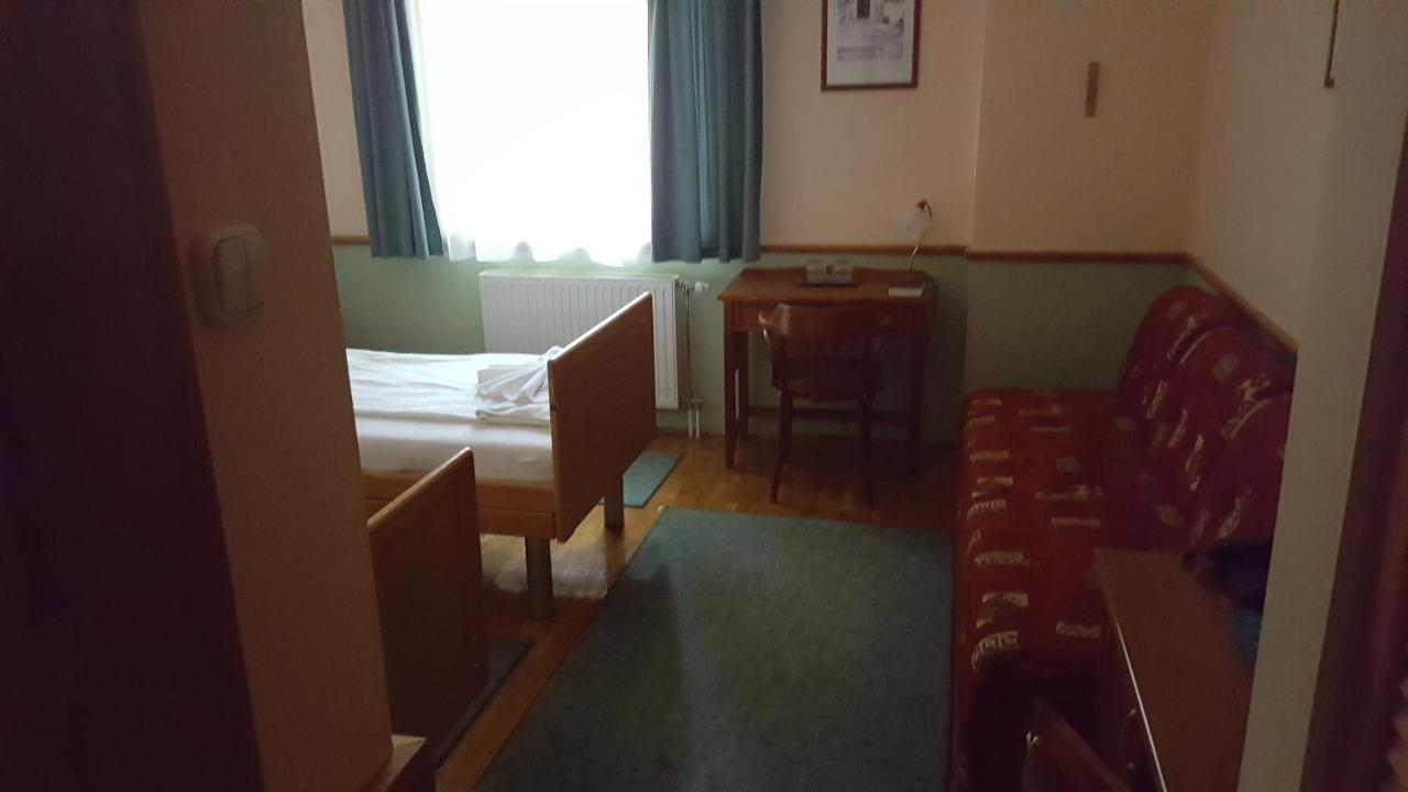 莱提蒂亚住宿加早餐旅馆 Kaposvár 外观 照片