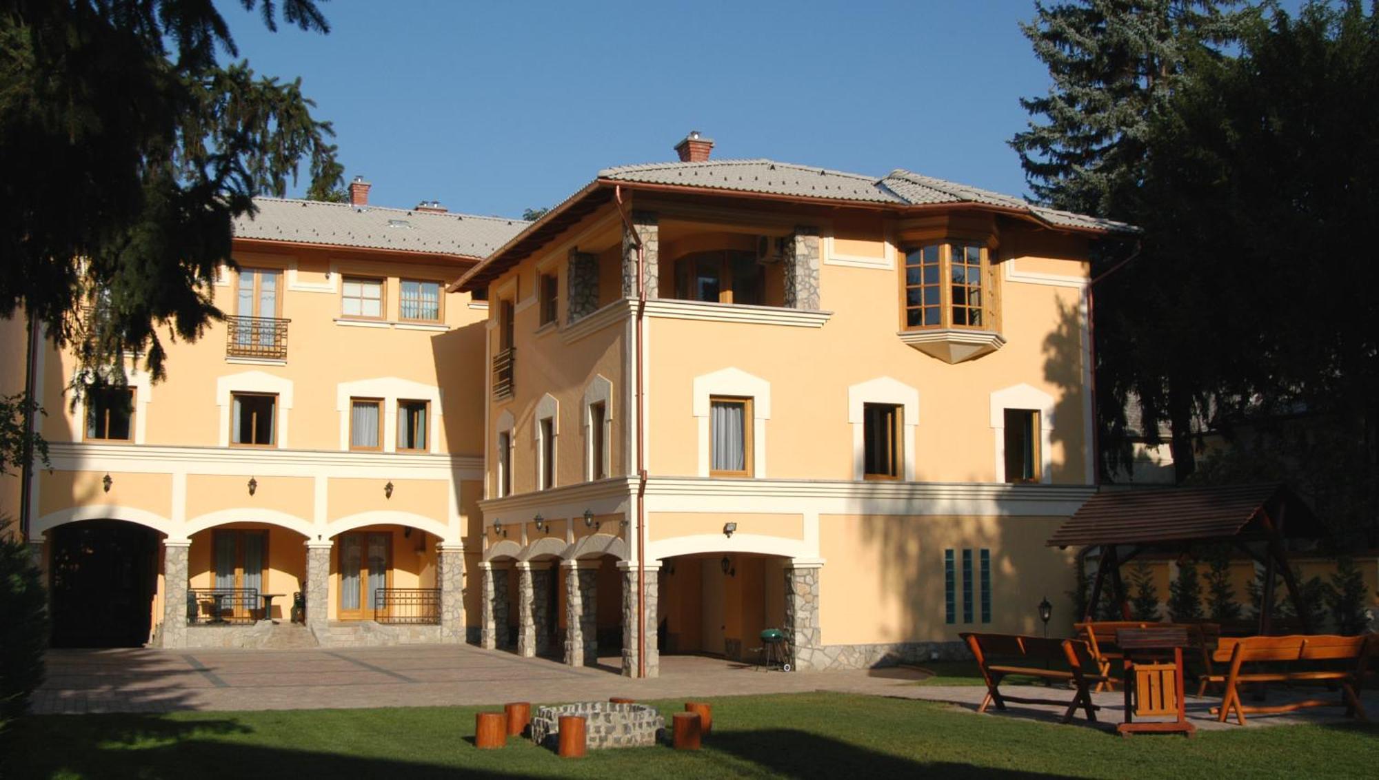 莱提蒂亚住宿加早餐旅馆 Kaposvár 外观 照片