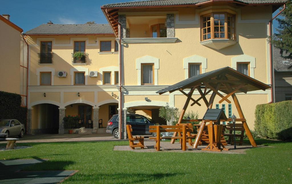 莱提蒂亚住宿加早餐旅馆 Kaposvár 外观 照片
